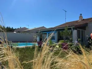 Maison avec piscine privée, près de la plage, à Longeville-sur-Mer - FR-1-336-157 - لونجفيل-سور-مير