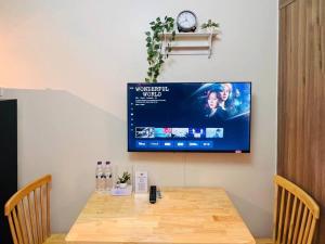 1BR Condotel with Balcony at FAME Residences #FM28