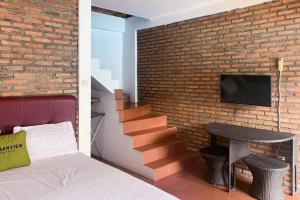 Urbanview Hotel Villa Q Gisting by RedDoorz