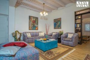 StayVista at Edwinstowe House with Heater, Bonfire & BBQ Grill