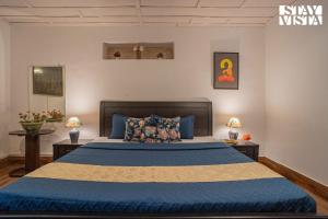 StayVista at Edwinstowe House with Heater, Bonfire & BBQ Grill