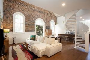 Mezzanine Magic, Bondi Junction