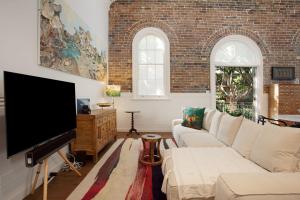 Mezzanine Magic, Bondi Junction