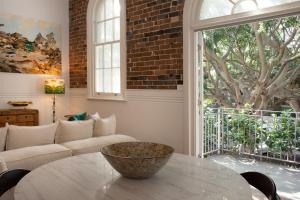 Mezzanine Magic, Bondi Junction