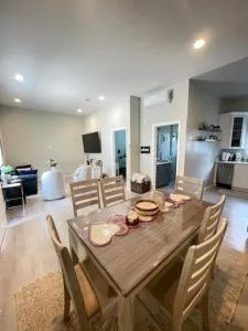 Van Nuys Luxury, near to Universal Studios, and Hollywood - Raymer