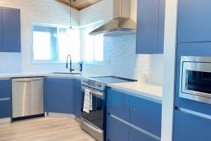 BEAUTIFUL WATER VIEW POOL GYM Room Private Dock