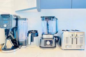 BEAUTIFUL WATER VIEW POOL GYM Room Private Dock