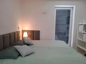 Downtown Delight - Dol pri Ljubljani