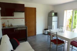 Maisons de vacances Dans le Var bas de villa plain- pied sur grand jardin avec entree separee : photos des chambres