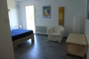 Dans le Var bas de villa plain- pied sur grand jardin avec entrée séparée