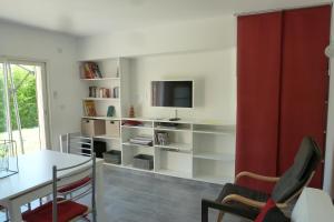 Maisons de vacances Dans le Var bas de villa plain- pied sur grand jardin avec entree separee : photos des chambres