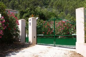 Maisons de vacances Dans le Var bas de villa plain- pied sur grand jardin avec entree separee : photos des chambres