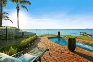 Serene 5 BDRM Villa with Pool - Gorokan