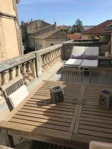 Grand appartement en maison de ville - فالريس