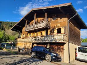 Chalet familial authentique et spacieux 2 chambres 4 à 6 personnes avec parking proche des remontées