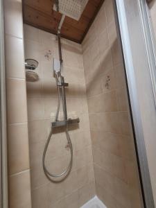 Chalet familial authentique et spacieux 2 chambres 4 à 6 personnes avec parking proche des remontées