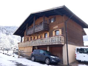 Chalet familial authentique et spacieux 2 chambres 4 à 6 personnes avec parking proche des remontées