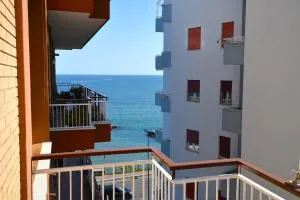 Lo Scorcio sul Mare Apartment - Maranola