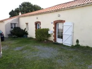 PETITE MAISON 2 PIECES POUR 4 à 5 personnes - Le Boupère