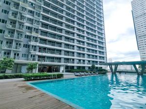 1BR Condotel with Balcony at FAME Residences #FM33
