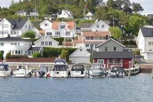 Husvik! Deilig lite hus rett ved sjøen! - Duken