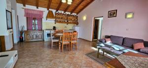 Apartments Vesna & Mario with pool