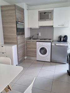 MAGNIFIQUE APPARTEMENT LES PIEDS DANS LEAU PROPRIANO