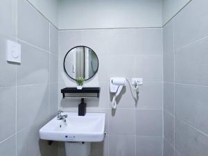 1BR Condotel with Balcony at FAME Residences #FM34