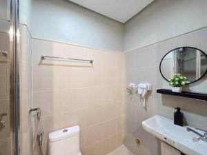 1BR Condotel with Balcony at FAME Residences #FM35