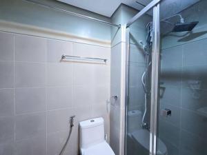 1BR Condotel with Balcony at FAME Residences #FM39