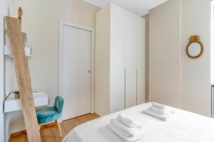 Easy Isola Apartment