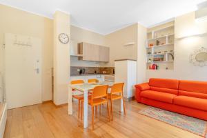 Easy Isola Apartment