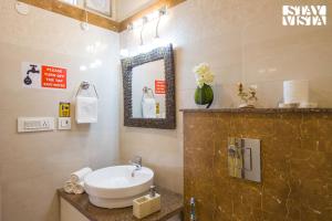 Lawrence Terrace with Free Breakfast at Mall Road by StayVista