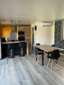 Ecolodge 2Ch - Air conditioning - Wifi - Swimming pool and Jacuzzi openyear