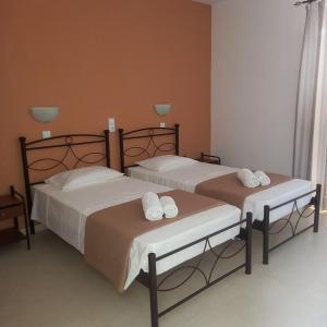 Manolis Studios