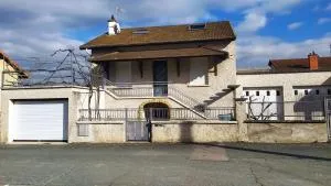 Appartement avec Piscine Riorges - Renaison