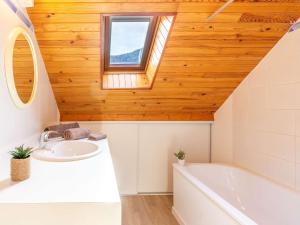 Duplex 9 pers, Saint Lary Village, proche thermes et télécabine, parking et casier à ski - FR-1-296-235