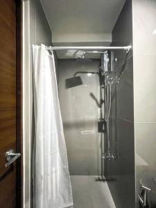 The Modern Flats at Air Residences with wifi&city view