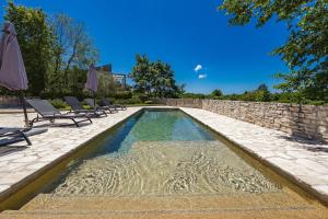 Casa 42 pet friendly for 9 people in Central Istria with salt - water pool