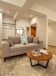 Derouse Othon Suite with Hydromassage Jacuzzi