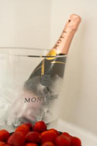 Derouse Othon Suite with Hydromassage Jacuzzi