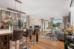 Luxury apartment Hyperion with private pool and garden