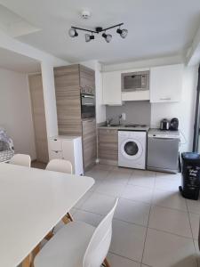 MAGNIFIQUE APPARTEMENT LES PIEDS DANS LEAU PROPRIANO