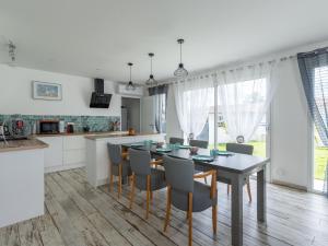 Maison climatisée à Parentis-en-Born, 3 chambres, jardin, proche centre et activités, ménage inclus - FR-1-319-554