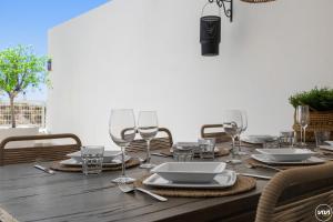 ViVi Homes - Blossom Pool, Gym & Terrace