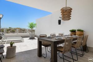 ViVi Homes - Blossom Pool, Gym & Terrace