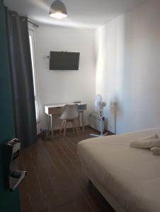 Auberges de jeunesse Arty Paris Porte de Versailles by River : Chambre Double avec Salle de Bains Privative