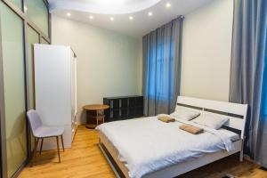 Bright 4 bedroom apartment in old town
