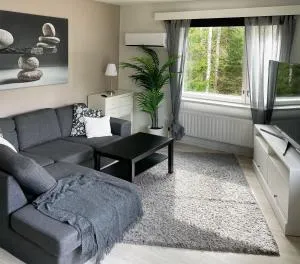 Wanha Koulu Tahko 4h Huone, Sauna, Minikeittiö, RinteetSpaRavintola 6km, Sali, Wifi, Lemm OK, Edukas - Ruokonen