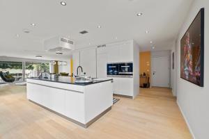 Exclusive spacious Apt. with garden in Zurich